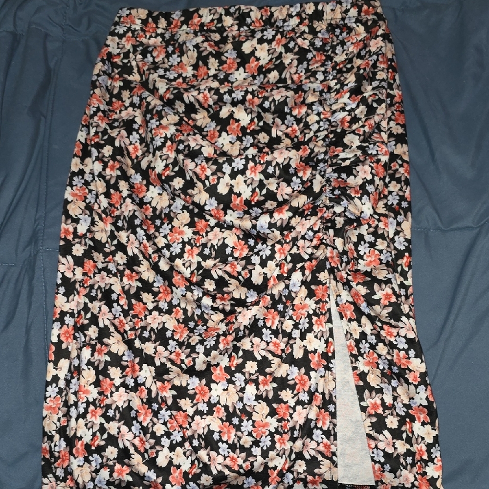 SHEIN Black Floral Pencil Skirt